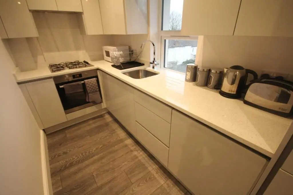 Great West Road Apartments [ Flat D ]