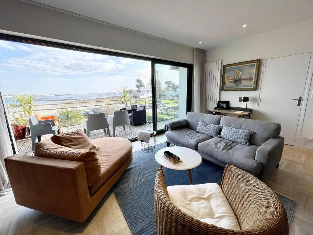 LUXURY T3 neuf de standing Front de mer vue 180