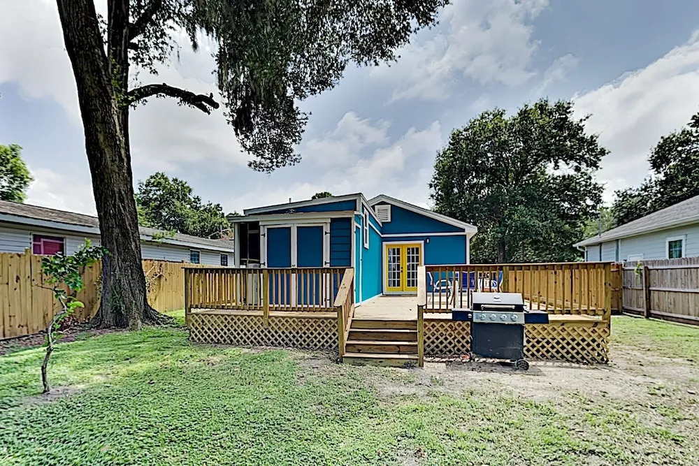 Lovely Old Seminole Heights With Grill & Deck 3 Bedroom Home