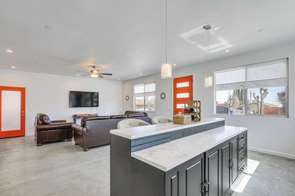 9 Mi to Joshua Tree! Desert Retreat w/ Fire Pit