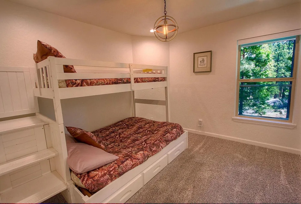 Snowbird Forest by Lake Tahoe Accommodations