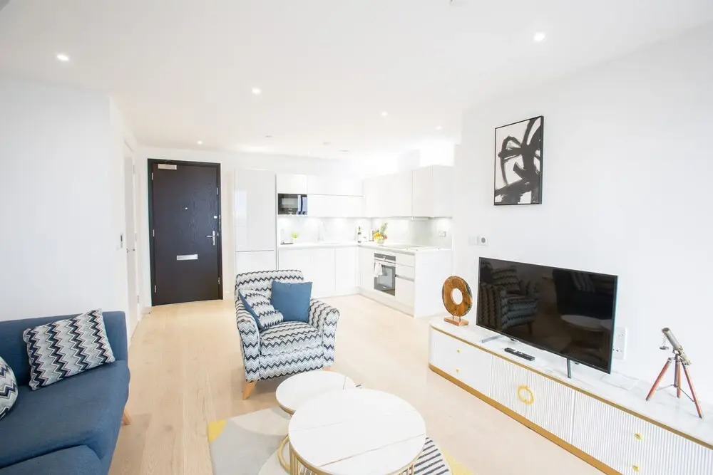 Canary Views One Bed and Bath Apartment