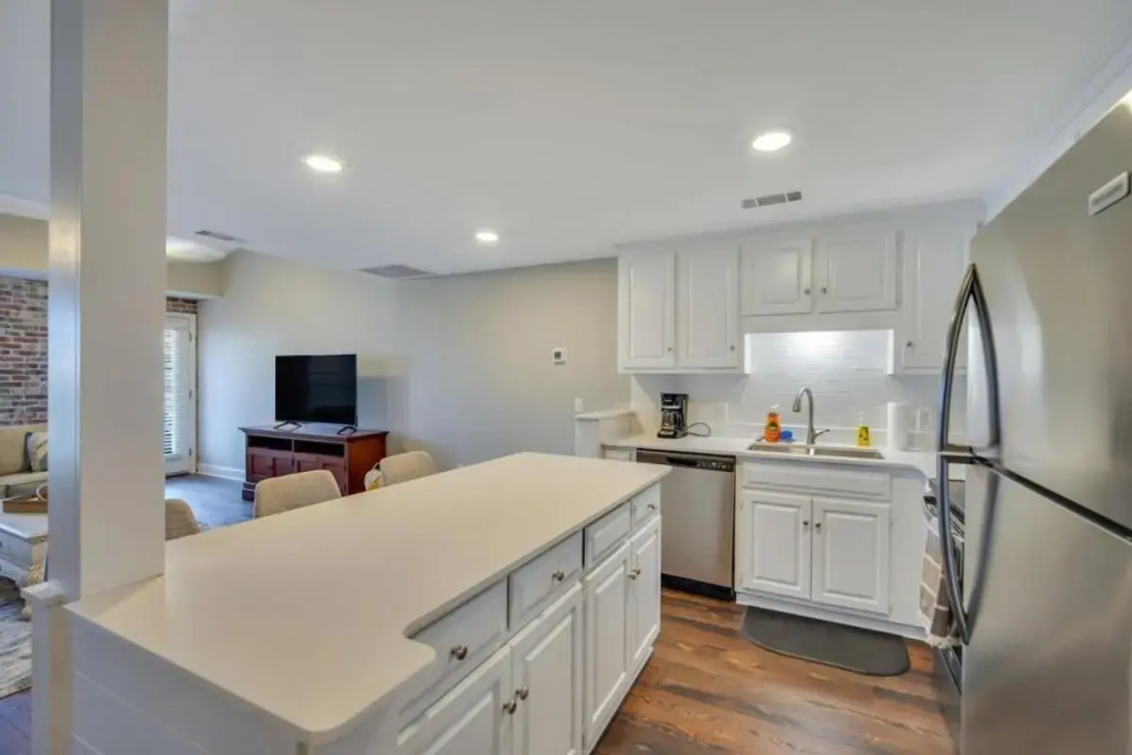 Downtown Loft - Above Bull & Barrel & Close to Georgia Southern