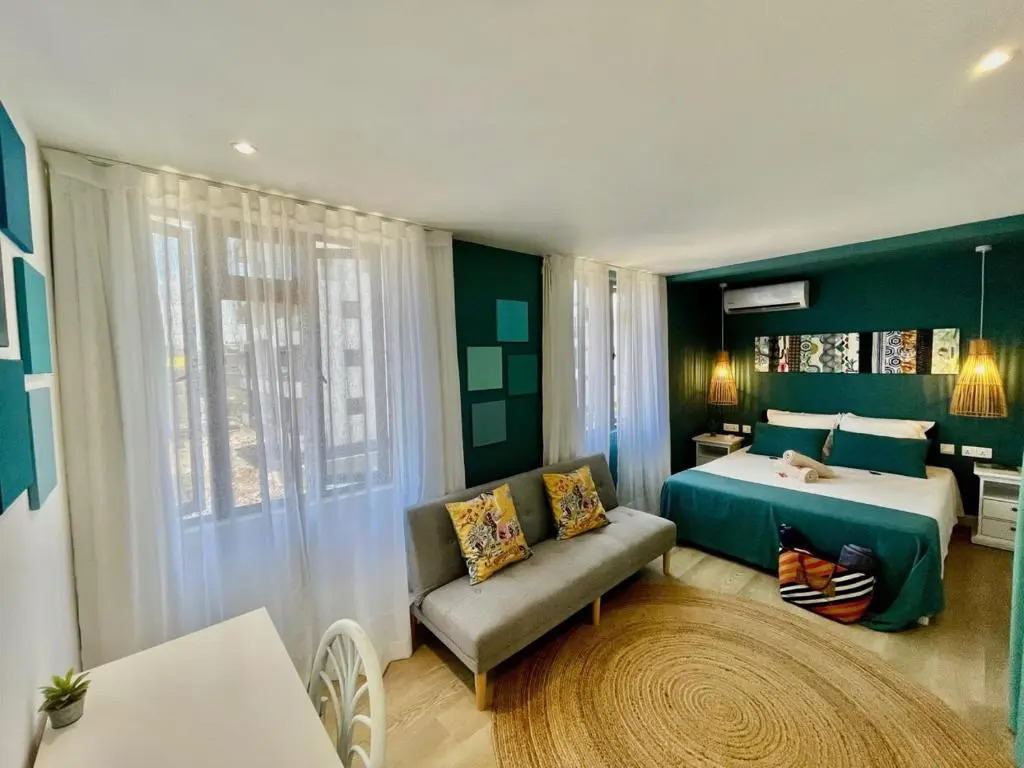Modern apartment - Excellent location 50m from the beach, restaurants, bars, shops