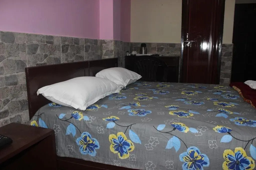 Hotel Kanishka Near Kashi Vishwanath Temple
