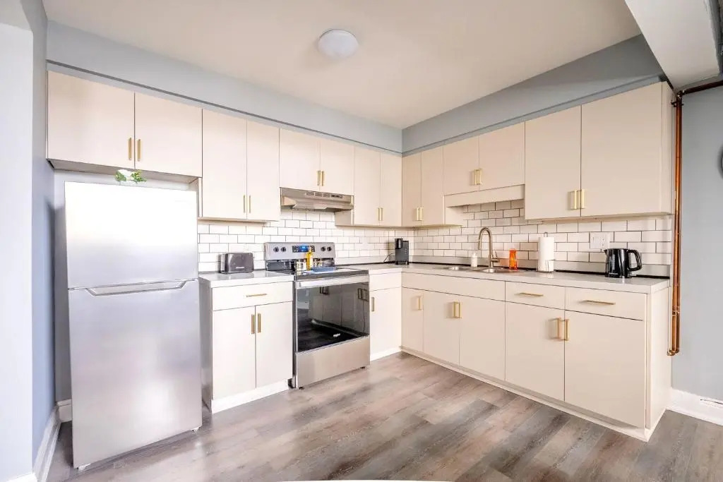 Charming 2BR Apartment - Downtown Hamilton