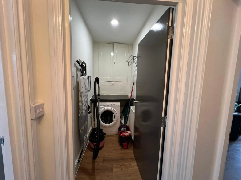 Beautiful 2b Apt in the Heart of Glastonbury.