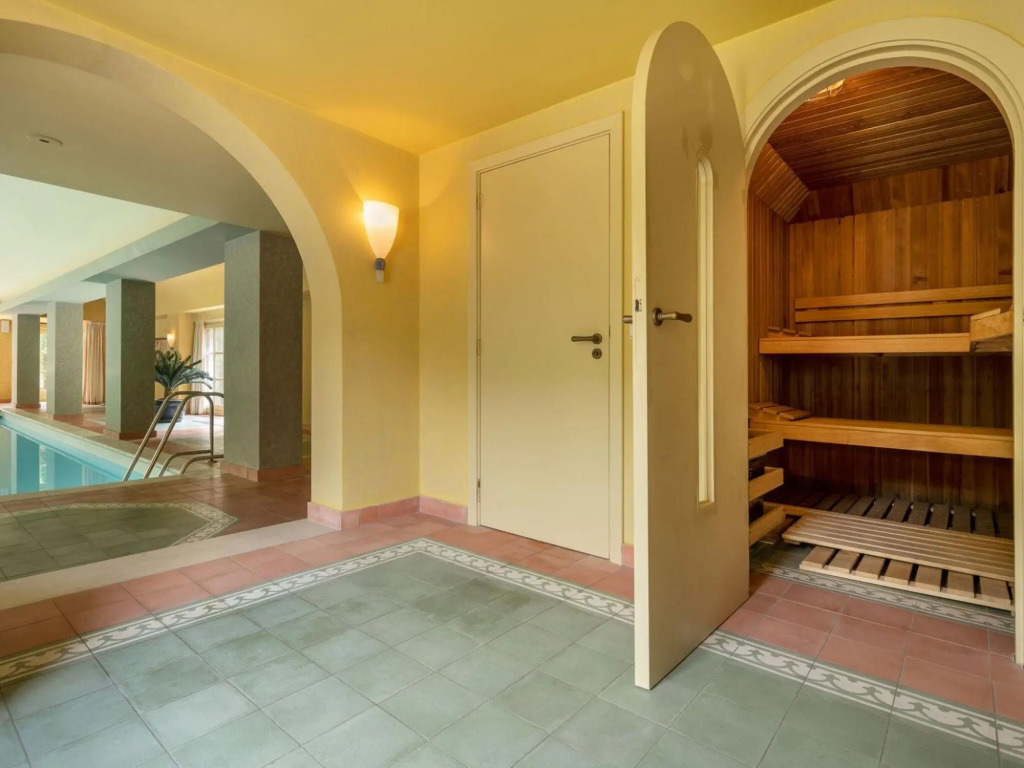 Beautiful Villa in Drunen with Private Heated Pool