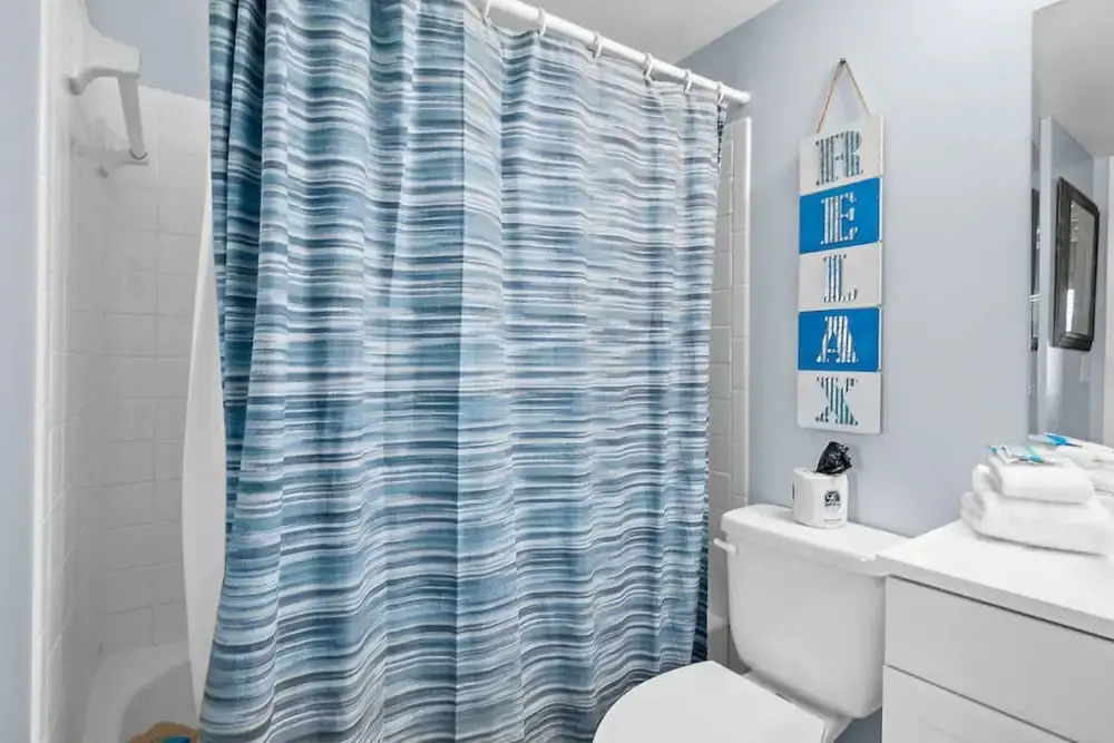 Spacious 2BR Resort Condo Beach, Hot Tubs & Family-friendly Fun