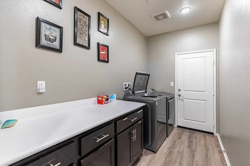 Luxe Indio Stay w/ Pool, Tiki Bar & Fire Pit Near Coachella Longfellow