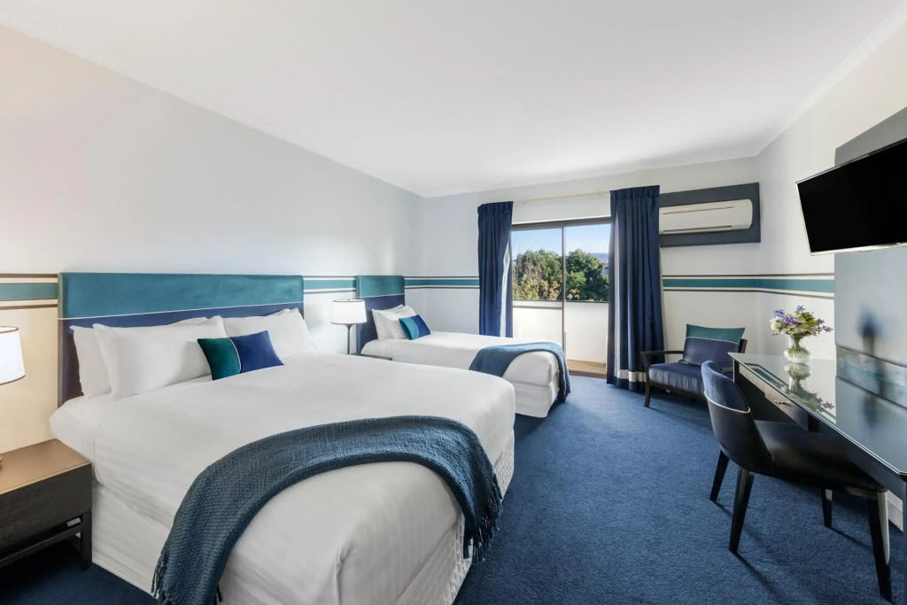 Ramada by Wyndham Diplomat Canberra