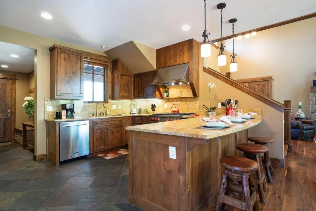 Luxury Old Greenwood 3BD Villa