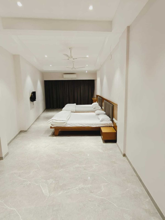 LL Palace
