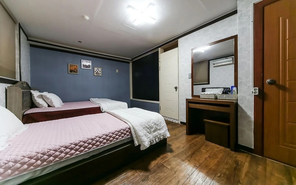 Rose Motel