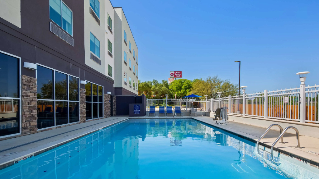 Best Western Plus Roland Inn & Suites