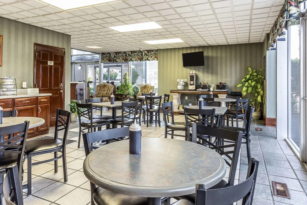 Ocean Crest Inn and Suites
