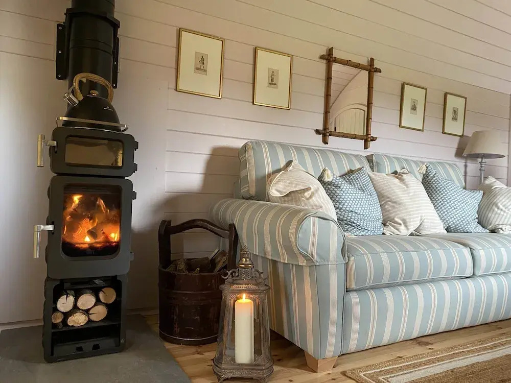 Cabins in Oxfordshire With Hot Tub & Meadow Views