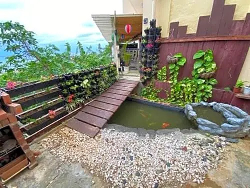 Ken's Beachfront Cafe & Lodge BL4, Oceanfront with Free Canoe Rental