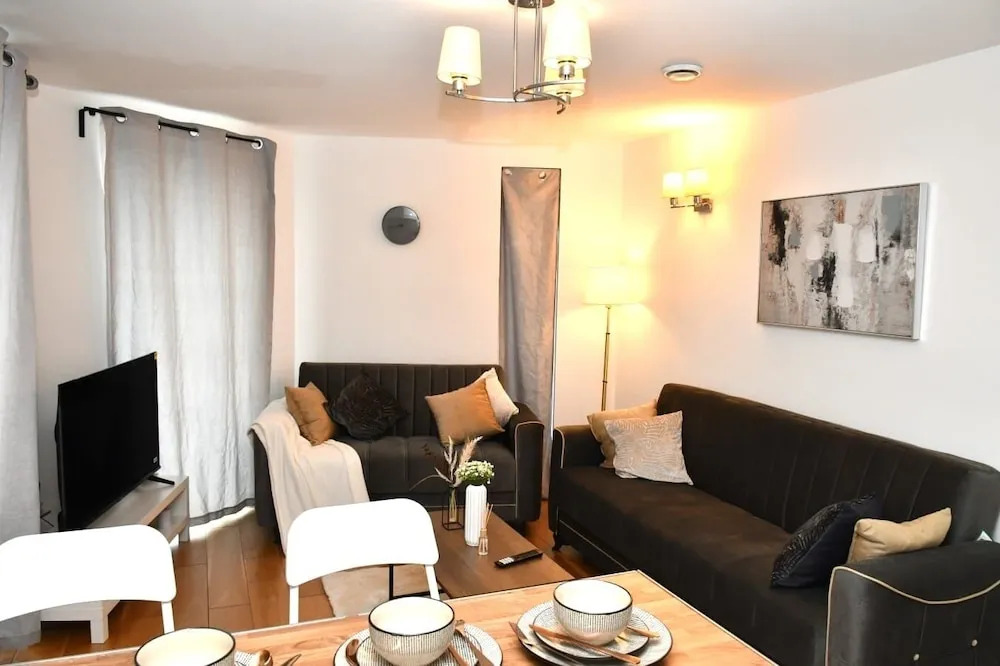 Sleeps 4 - Private Balcony - Wheelchair Accessible