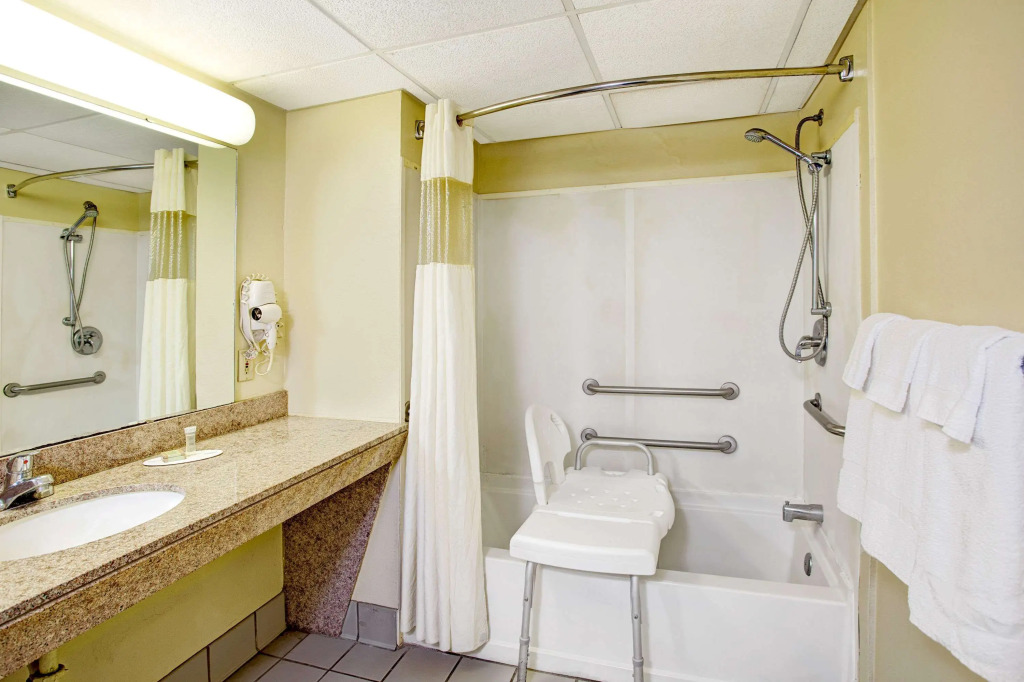 Super 8 by Wyndham Walterboro