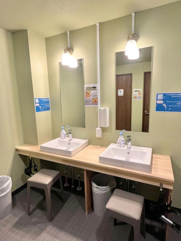 Otemachi Kamon Hotel - Caters to Men - Hostel