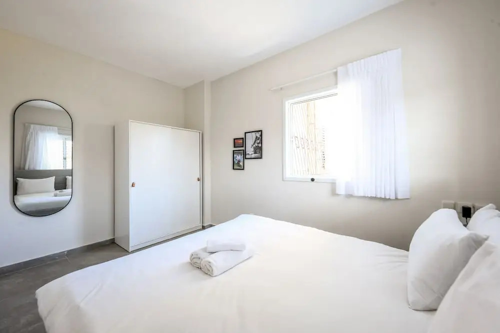 Spacious & Bright 3BR Apt with City View