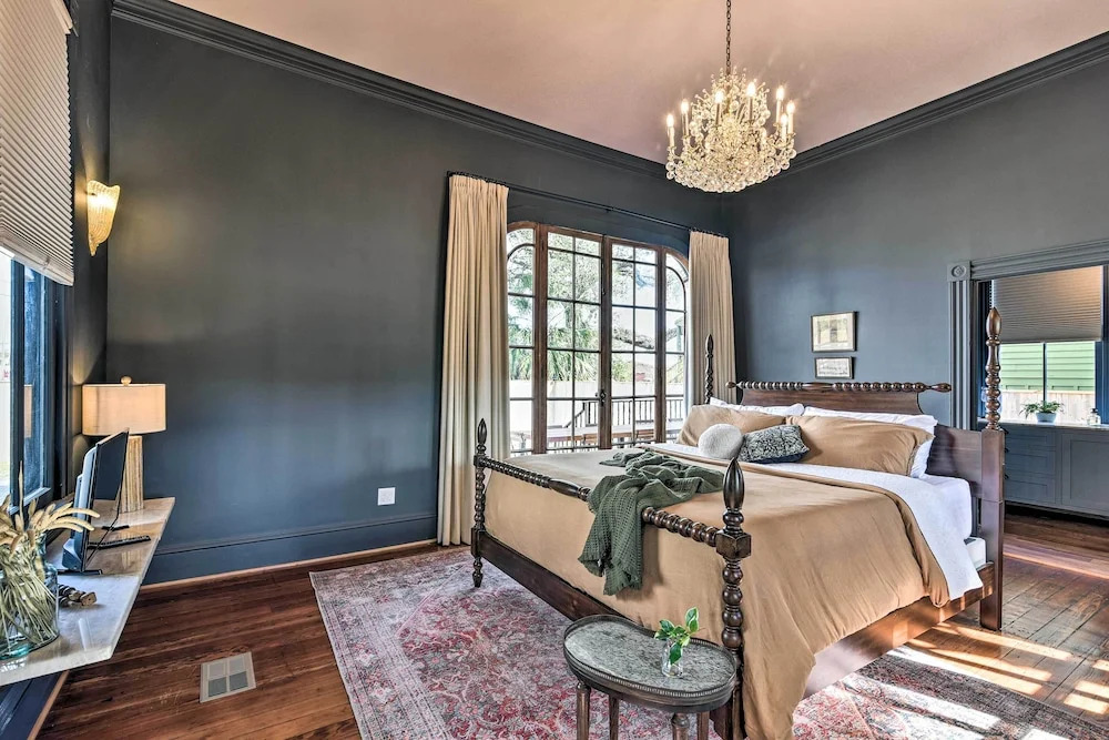 Stunning Historic Home < 4 Mi to Beaches!