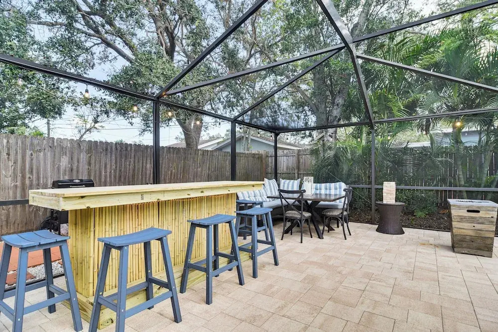 Pool & Patio Paradise! Largo Escape 4 Mi to Beach