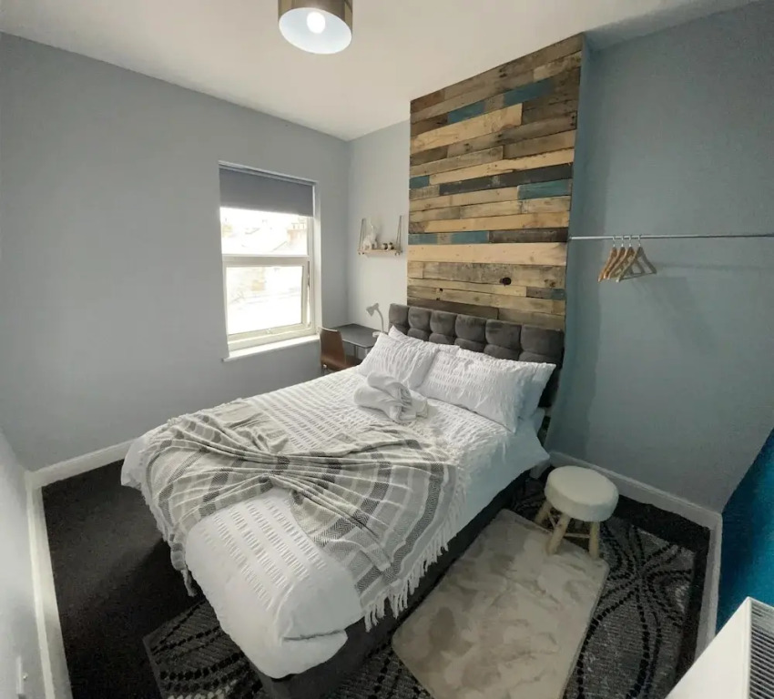 Contractor Accommodation Birmingham Large 6BR Free Parking