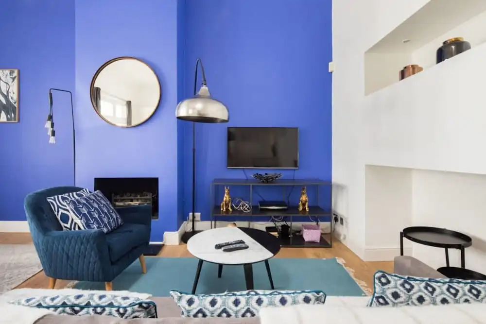 The Queensway Retreat - Modern & Bright 2bdr Home
