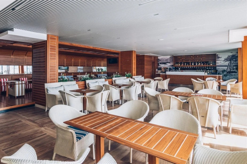 Carine Hotel Delfin