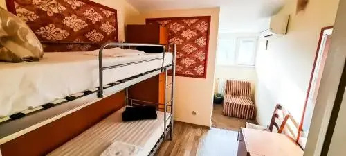 5 Stars High Hostel