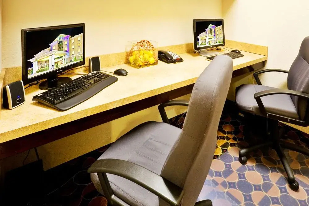 Holiday Inn Express & Suites Denison North-Lake Texoma