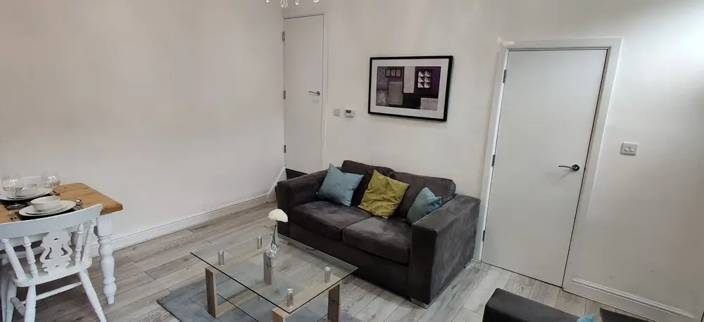 Homebird Property - Ashton House
