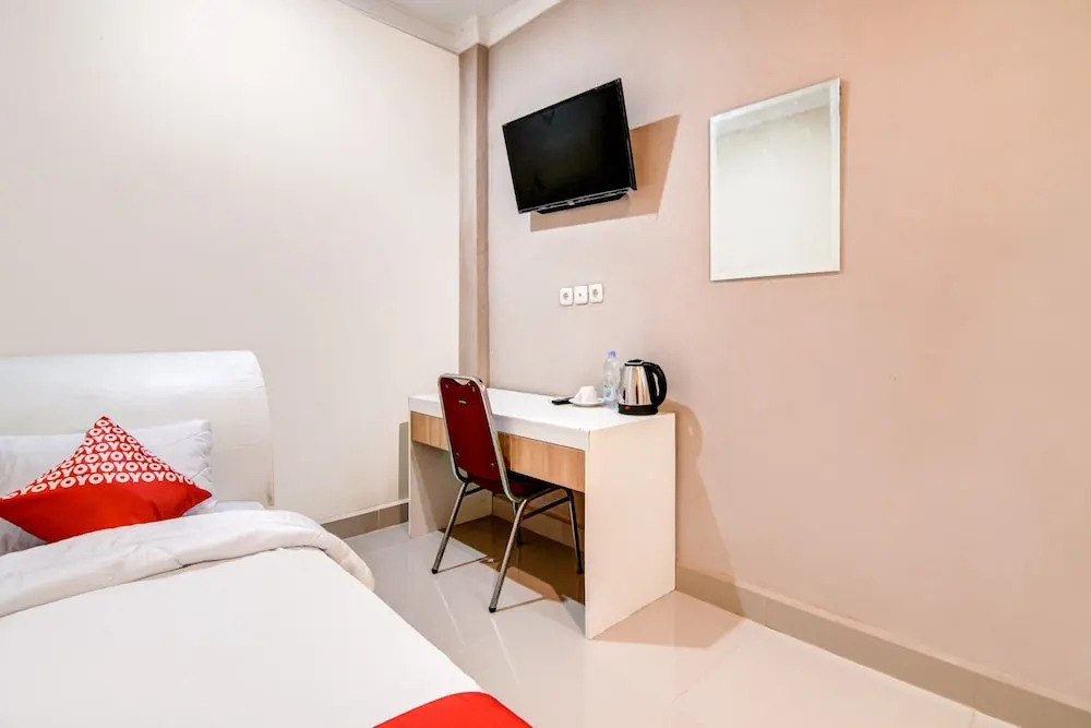 RedDoorz Hotel Baaraka near Living World