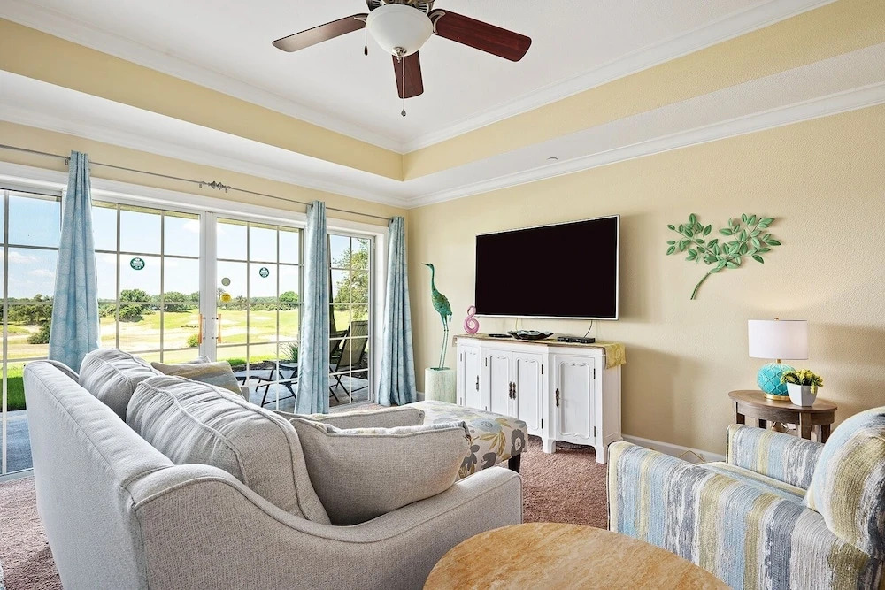 Rvh_326r Centre Court 3 Bedroom Condo