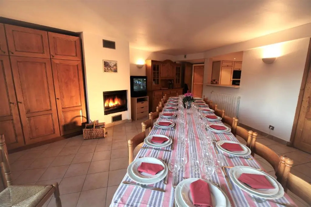 Apartment Ecureuil 200m2 Living room with fireplace