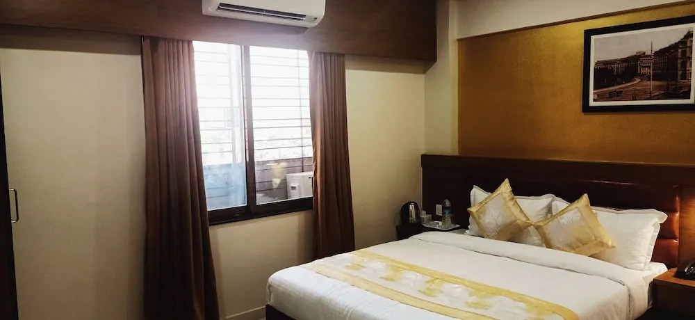 Deluxe Inn