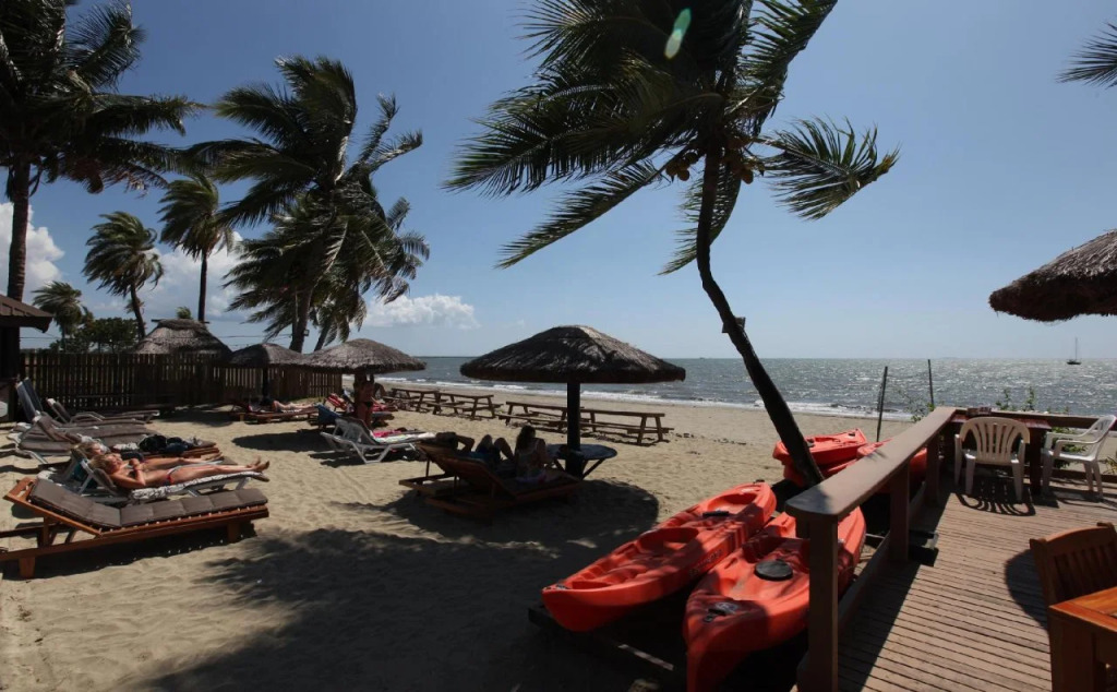Smugglers Cove Beach Resort & Hotel