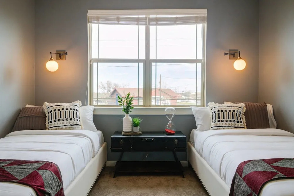 Spacious 3br/3ba Minutes From DT by Domio