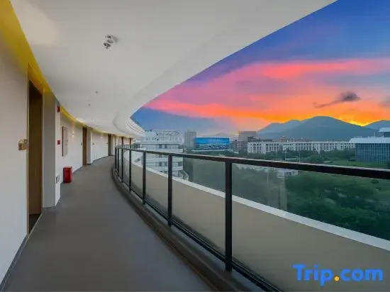 Lufeng Hotel (Sanya Yalong Bay Station)