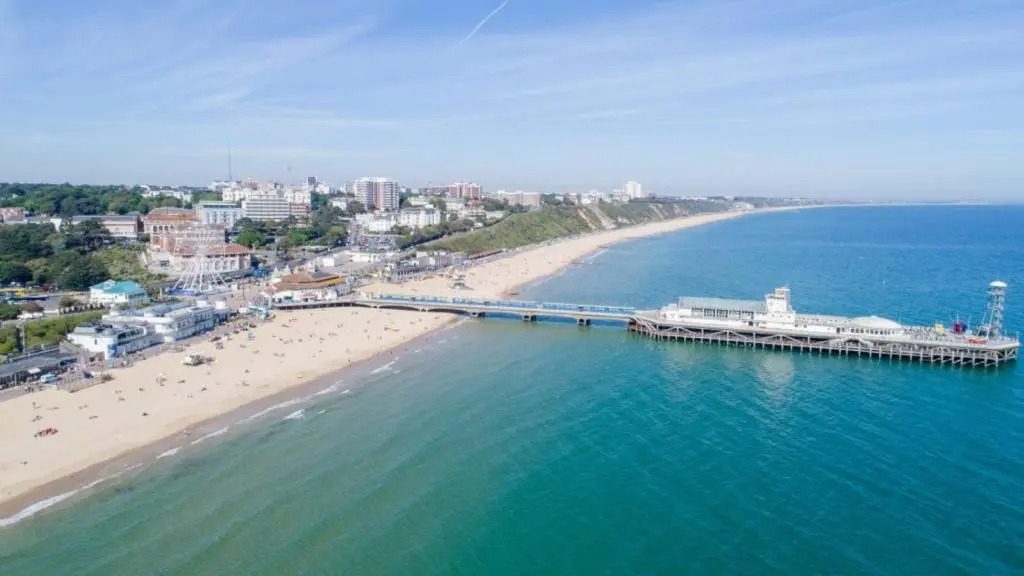 Large modern self contained apartment in Lymington