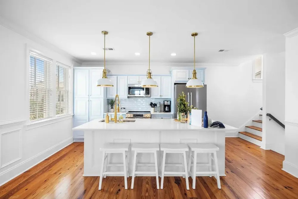 1 Block to Beach, Newly Renovated 6bdr w/ Rooftop Views Sand Dune by Avantstay