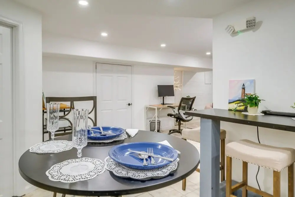 1 Mi to the Metro! Centrally Located Apt Near DC