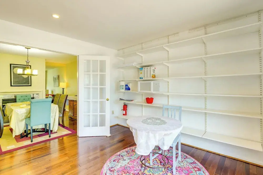 Close to Hospital & Dulles: Herndon Townhome