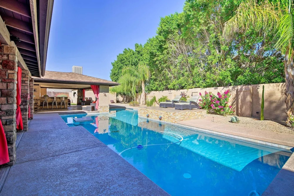 Pool, Bar & Game Room: Red Mountain Mesa Oasis