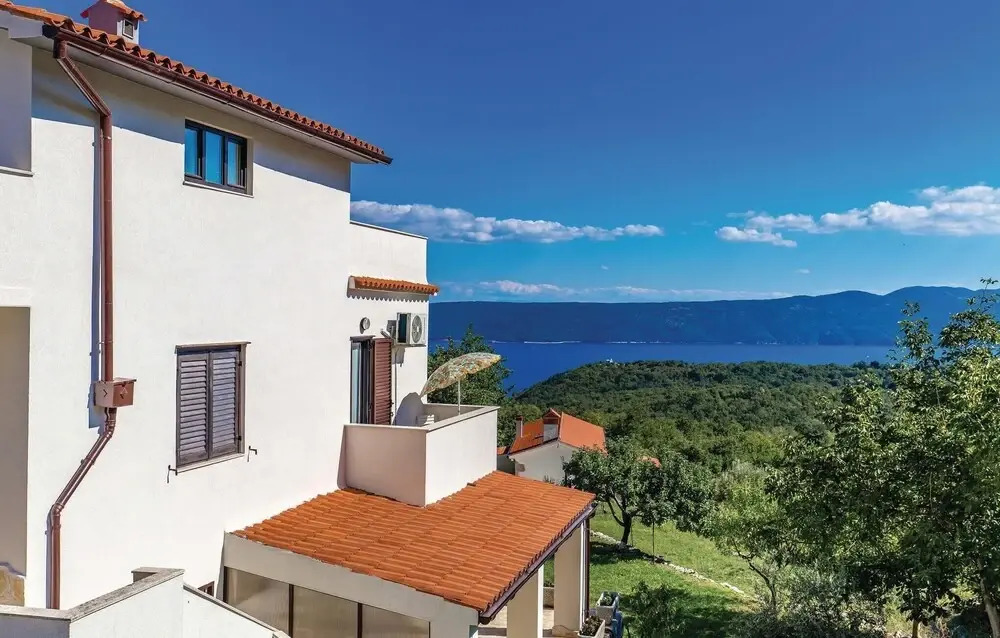 Nice Home in Brsec With Wifi and 2 Bedrooms