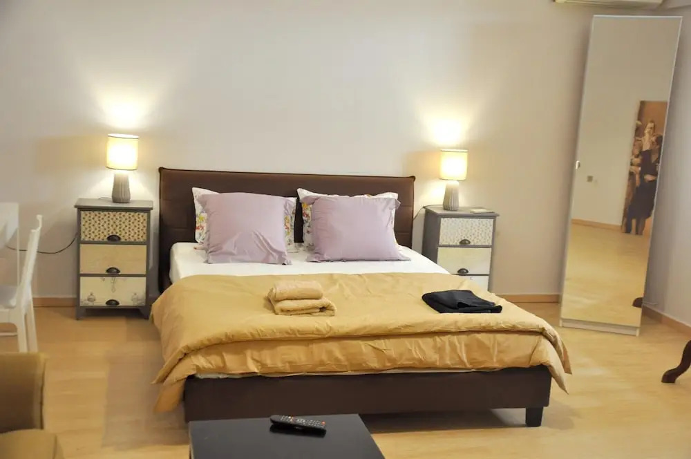 Studio in Glifada, With Furnished Garden and Wifi - 1 km From the Beac