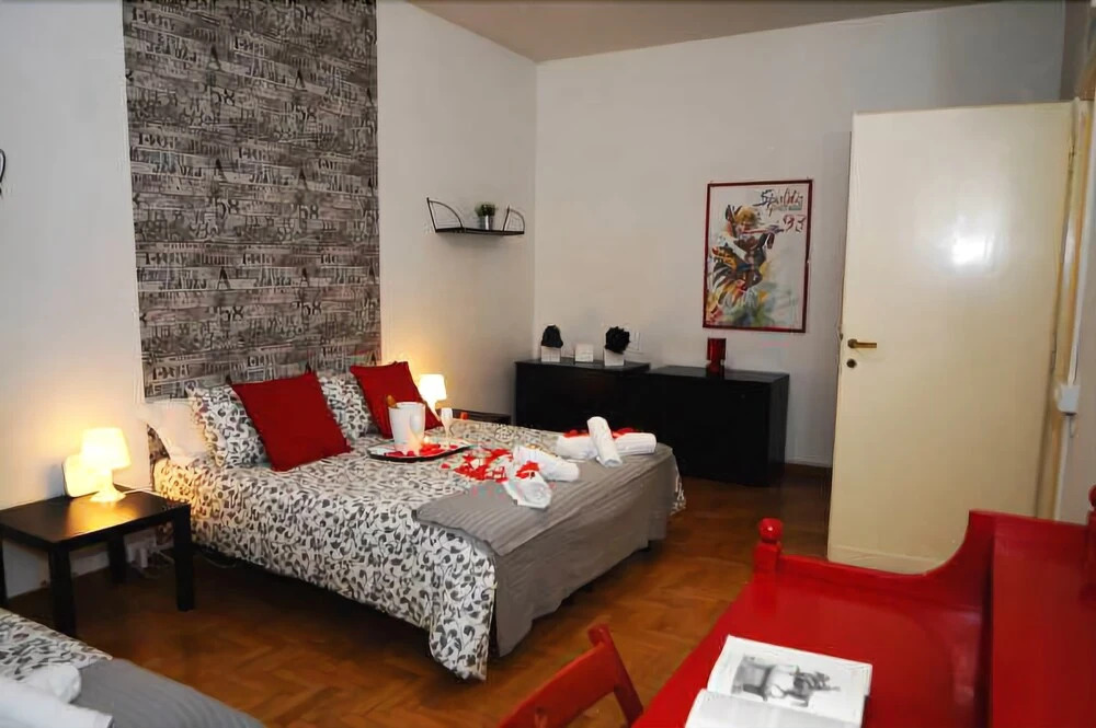 MYB Vatican Rooms