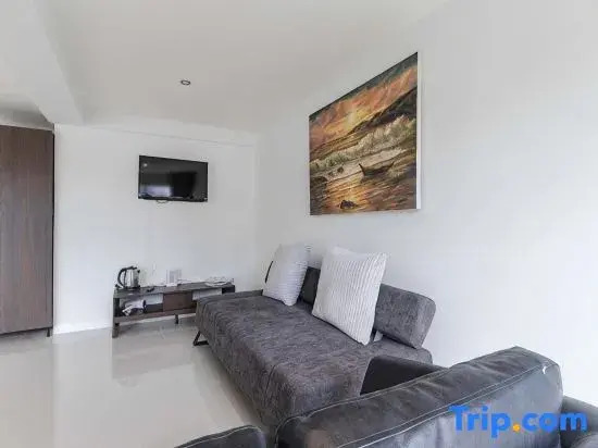 *1BR with Pool Access and Views C229